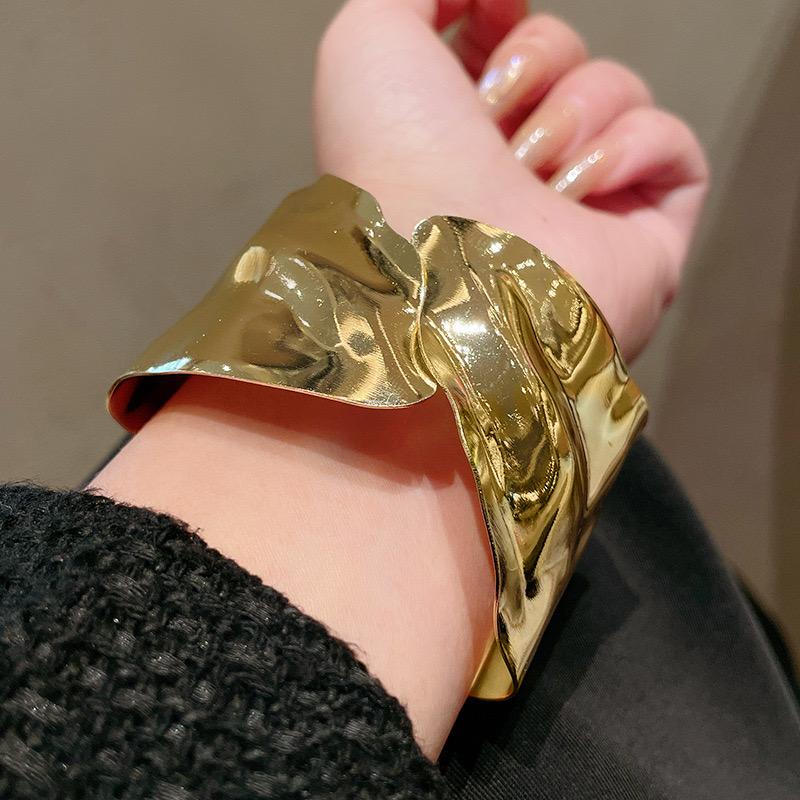 Leaf Openable Statement Bracelet